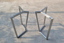 Load image into Gallery viewer, 28&#39;&#39; Bracket Metal Table Base - ivadecorstudio